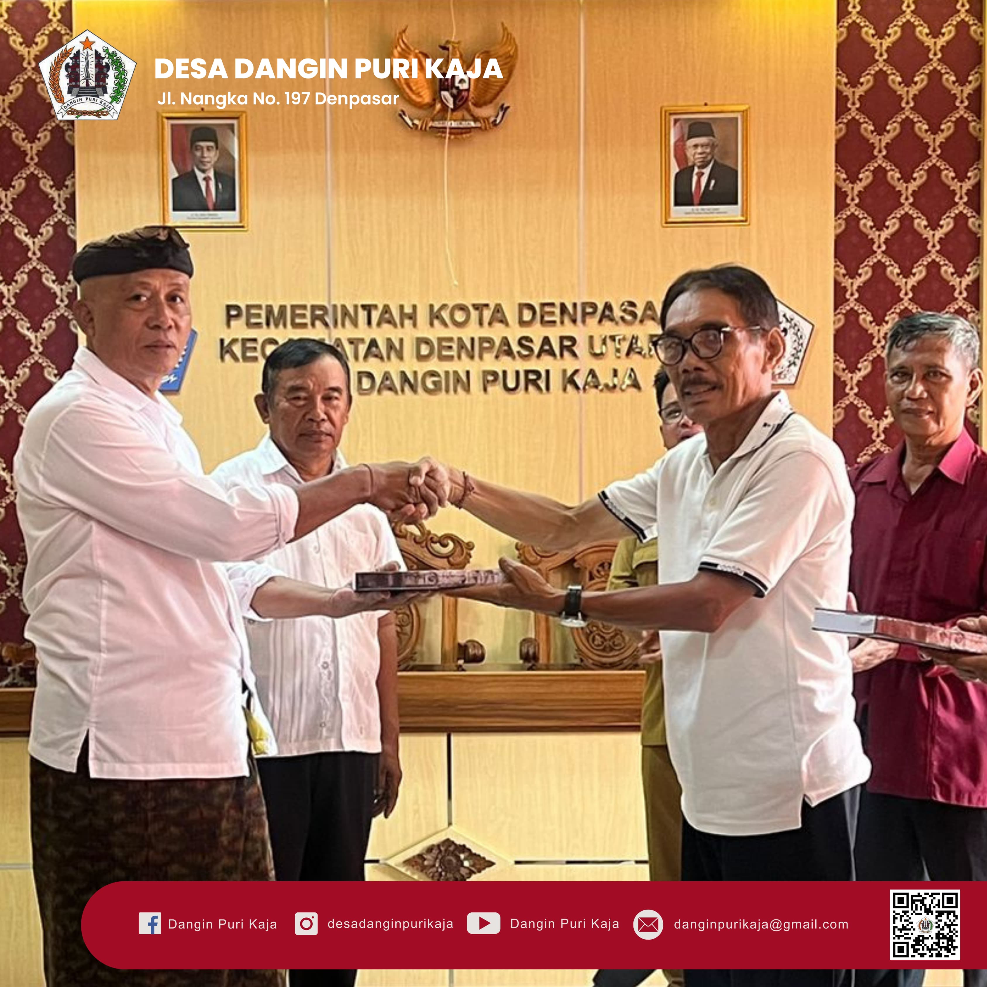 Penyerahan Buku Siwagama Jilid 2 Desa Dangin Puri Kaja  