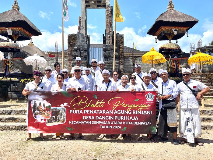 Bhakti Penganyar ke Pura Penataran Agung Rinjani