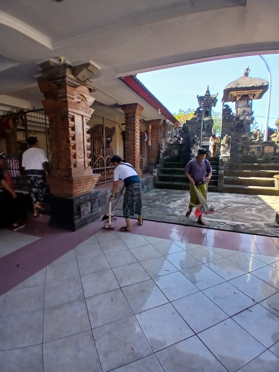 Kegiatan Gotong Royong dan Pemabagian Compost Bag di Dusun Kaliungu Kaja