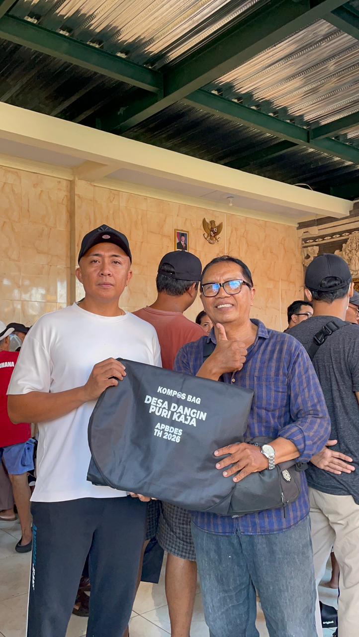 Pembagian Compost Bag di Dusun Umasari