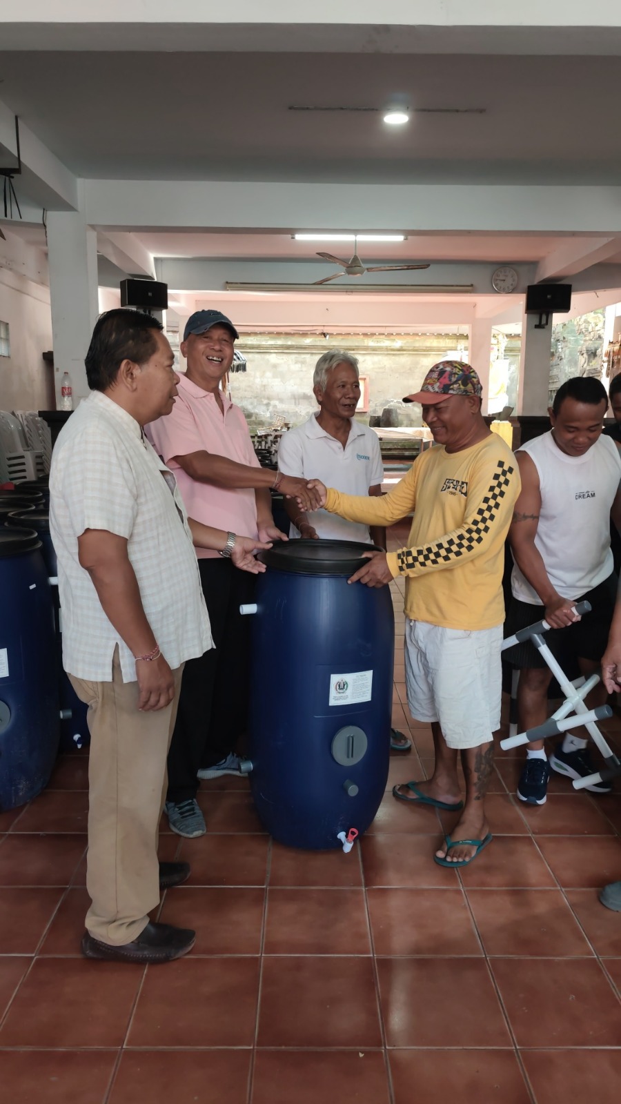 Pendistribusian Tong Komposter di Dusun Bhuana Sari